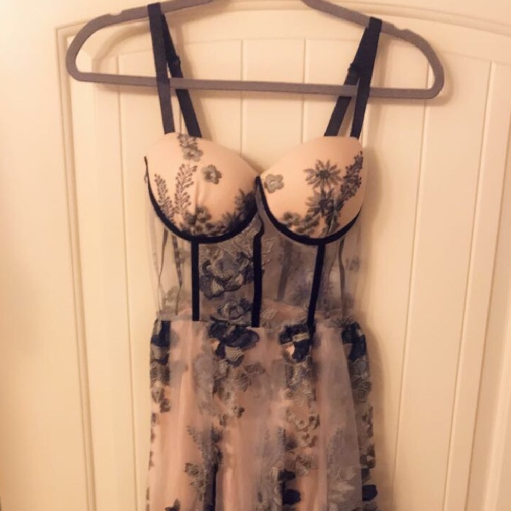 Brand new dress - Picture 2 of 2
